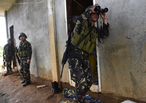 A Philippine army trooper scans the horizon for sniper fire from Islamist militants near the frontline in Marawi on the southern island of Mindanao on June 19, 2017. (AFP)