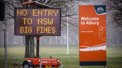 A sign warning Victorians not to enter NSW in Albury, on the border.