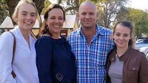 Dolly Everett (R) with her sister Meg and parents Kate and Tick. (Facebook / Tick Everett)