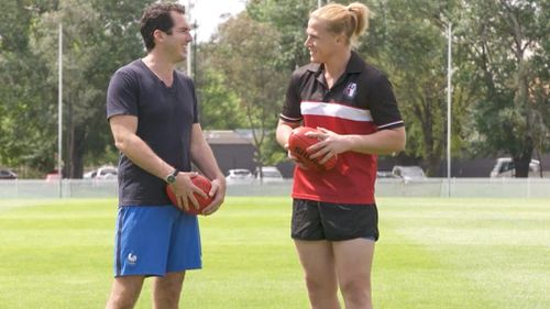 Hannah shows 60 Minutes' Peter Stefanovic her AFL skills. (60 Minutes)