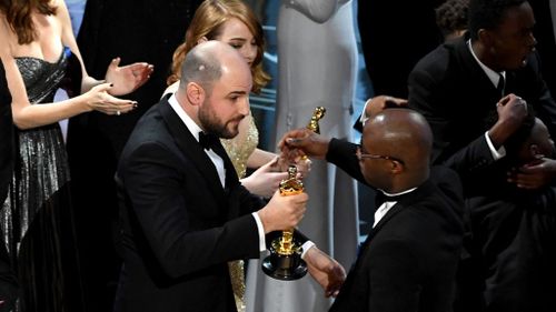 Horowitz hands over his golden Oscars statuette. (Getty)