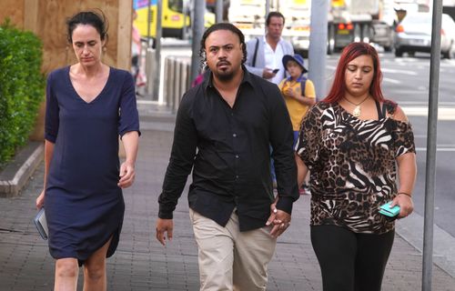 Mr Tekii was flanked by two female supporters as he entered Manly Local Court. (AAP)