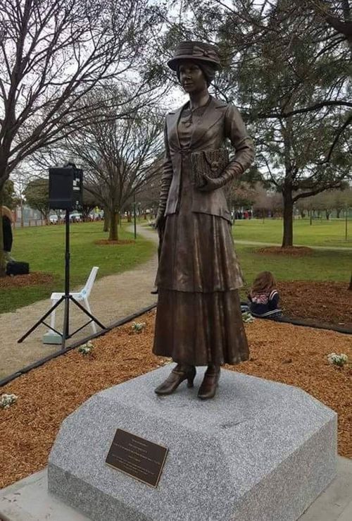 Life-size bronze World War One memorial statue stolen from Victory Park in Melbourne