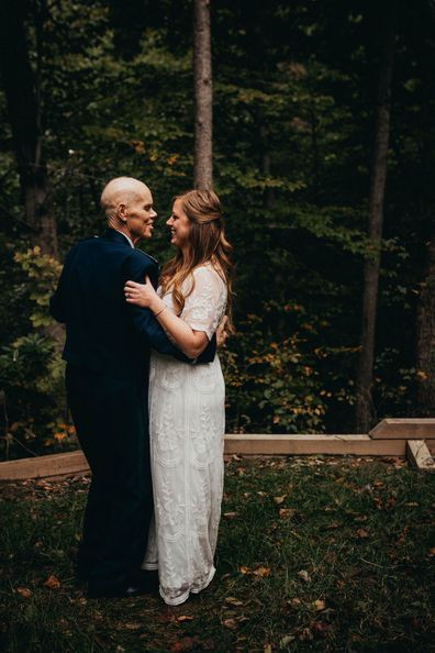 Bride has photoshoot with terminally ill father before wedding.