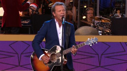 Troy Cassar-Daley performs ‘Christmas For Cowboys'. (Channel 9)