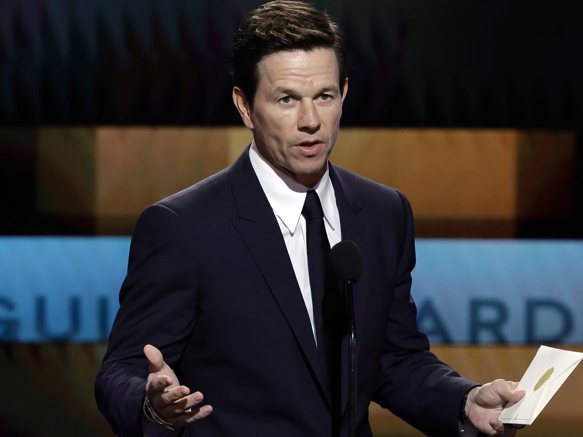 Mark Wahlberg's 'Everything Everywhere All At Once' SAG Award presentation  receives backlash