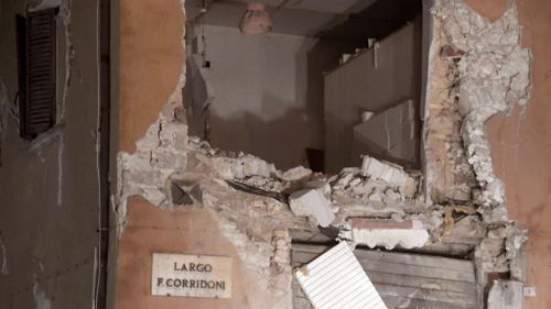 Strong twin earthquakes rattle central Italy