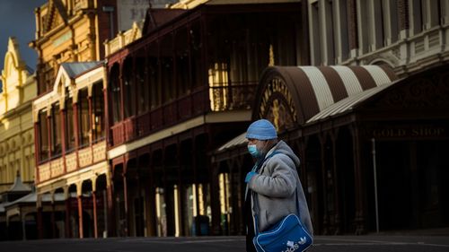 A man wearing a mask walks along Sturt Street in Ballarat.