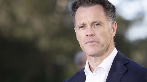 NSW Başbakanı Chris Minns, federal hükümeti yasa dışı tütün kara pazarını temizlemek için harekete geçmeye çağırıyor.