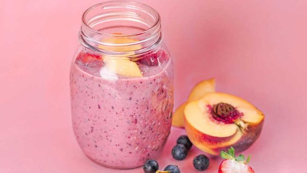 Berry peach smoothie