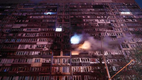 Kiev'de Rus saldırısı sonucu hasar gören bir bina.