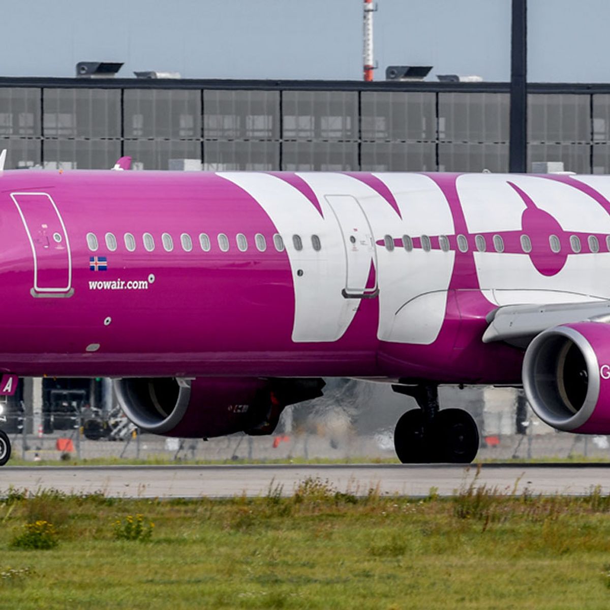 Wow Air, an Icelandic Budget Airline, Suspends Service - The New