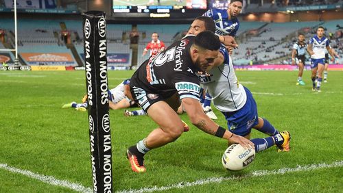 Cronulla Sharks claim ninth straight after comeback 20-18 win over Bulldogs