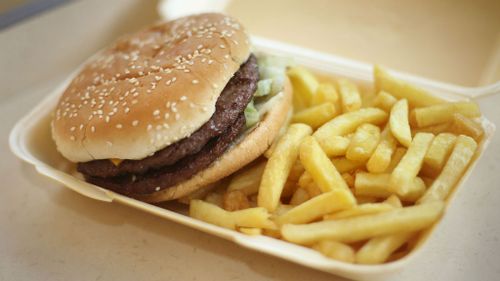 University study finds fast-food outlets 'target' poorer school areas in Adelaide