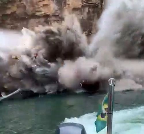 Pelo menos sete pessoas morreram depois que uma enorme pedra caiu sobre vários barcos turísticos no estado brasileiro de Minas Gerais no sábado, informou a afiliada da CNN Brasil.