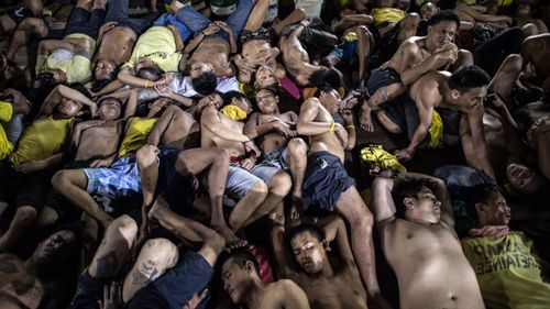 Thousands crammed into 'inhumane' Philippines jail as president's drug war continues