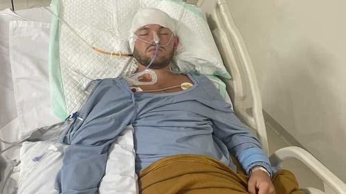 Jaxon Day, uomo di Adelaide, si sta riprendendo da un intervento chirurgico al cervello a Lombok, in Indonesia.