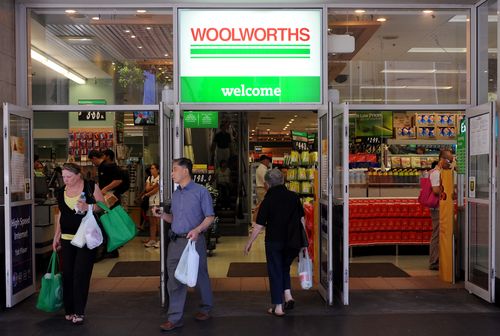 Starting tomorrow, all customers at Woolworths stores in Mossman and Noosa will have to bring reusable bags or pay for them in-store. (AAP)