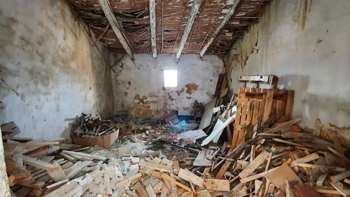 2층짜리 Waters 부동산은 점검이 필요하지만 그는 사람들에게 이 황폐한 집이 어떻게 변할 수 있는지 보여주고 싶다고 말했습니다. "훌륭하고 멋진 것."