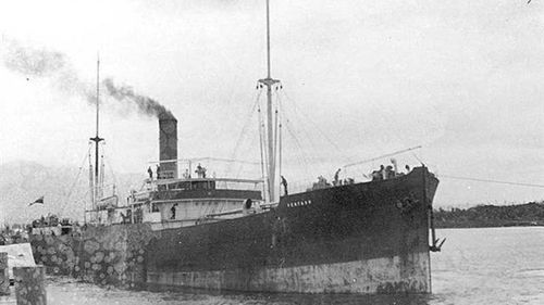 SS Ventnor passenger ship leaving Westport 1902.