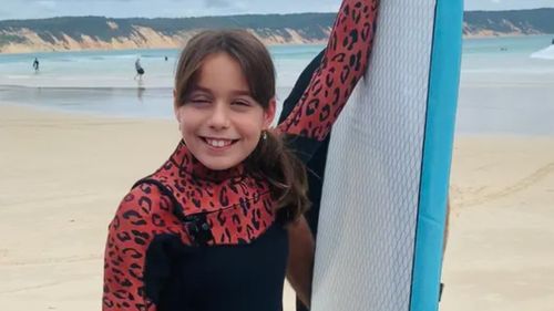 La famille d'une fille de 11 ans décédée de la grippe dans le Queensland a été "déchiré" par sa mort. Emma Schwarb de Noosa sur la Sunshine Coast est décédée hier de la grippe.
