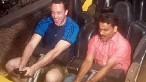 Generous man invites taxi driver into theme park after learning he couldn’t afford it