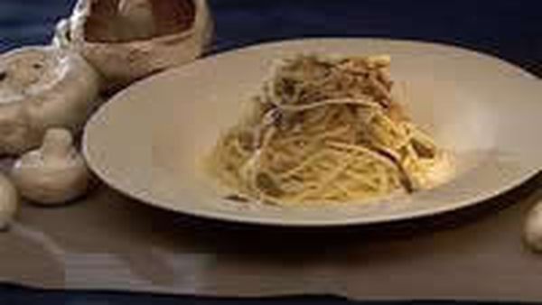 Spaghetti mushroom carbonara