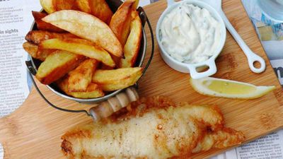 <a href="http://kitchen.nine.com.au/2016/06/06/13/27/perfect-homemade-fish-and-chips" target="_top">Perfect homemade fish and chips </a>recipe