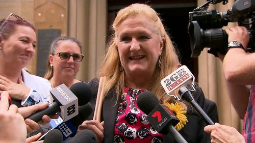 Jodie's supporters wore sunflowers to court, her favourite flower. (9NEWS)