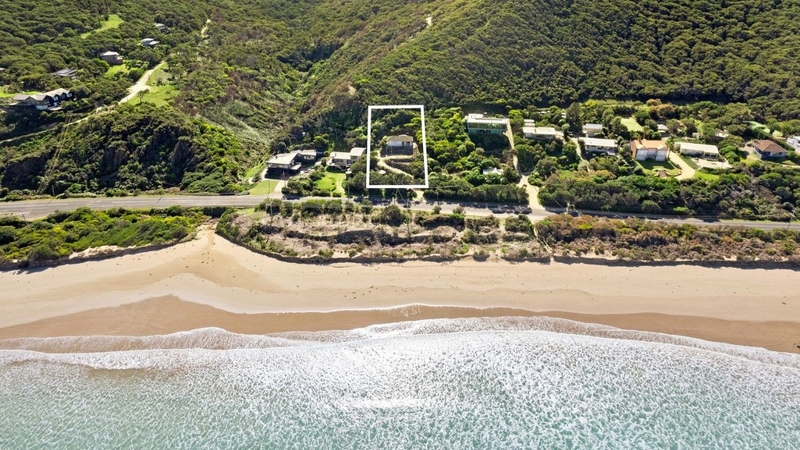 'Last' older home on Great Ocean Road in Victoria listed for $2.5 million