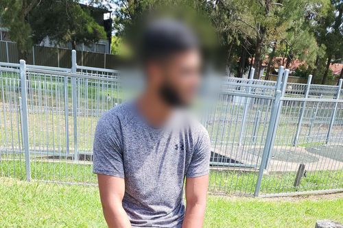 La polizia ha accusato quattro adolescenti di una serie di presunte sparatorie e attacchi incendiari contro la famiglia dell'ex giocatore della NRL Matt Utai.