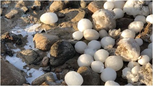 Egg-like ice balls have piled up on a beach in Hailuoto, Finland, delighting people who braved the cold to visit the island.