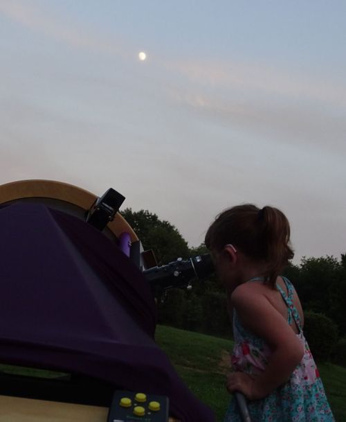 She was thrilled when she spotted the planet Saturn. (AAP)