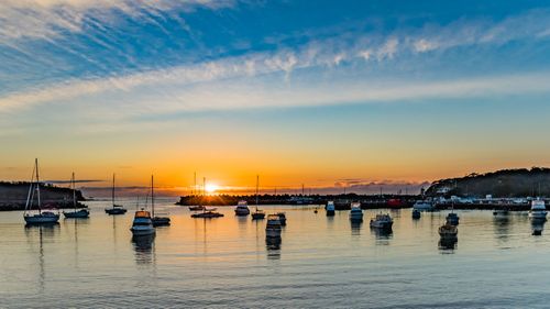 Man's body and his upturned boat found washed up on Burrill Lake Beach on the NSW South Coast