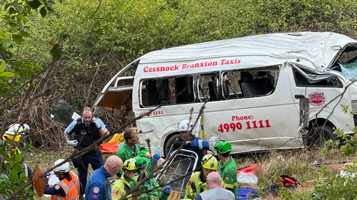 Aï»¿ mini bus has crashed and rolled down an embankment in the NSW Hunter Valley, injuring six people.