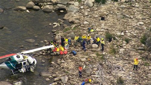 helicopter crash nsw snowy mountains 