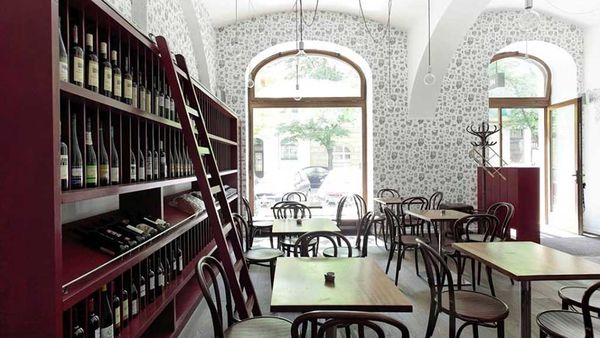 Veltlin, wine bar in Karlin