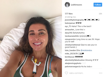 Model and fashion designer Jodhi Meares is rarely seen with makeup. And we can understand why. Who would cover up this face?