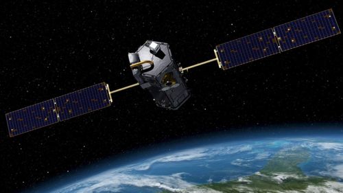 US satellites could become targets for Chinese and Russian laser weapons, a report warns.