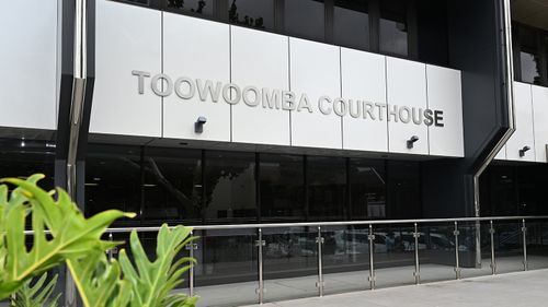 با وجود لغو حکم سرکوب، هویت متهم تجاوز جنسی توومبا مخفی باقی می ماند.