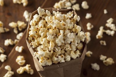 Popcorn (35 calories per serve)
