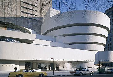Who designed the Guggenheim Museum in New York?