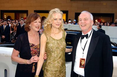 SYDNEY, AUSTRALIA - DECEMBER 17: (L-R) Janelle Kidman, actress Nicole Kidman and her father Antony Kidman arrive for the Australian premiere of the film 'Cold Mountain' at the State Theatre on December 17, 2003 in Sydney, Australia. (Photo by Peter Carrette Archive/Getty Images)