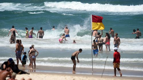 Records tumble as heatwave sweeps Qld