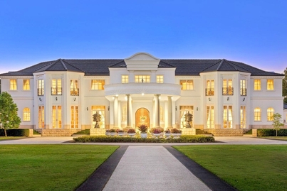 The glam Queensland mansion poised to shatter an Aussie property record