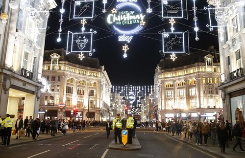 The street was packed with shoppers. (AAP)