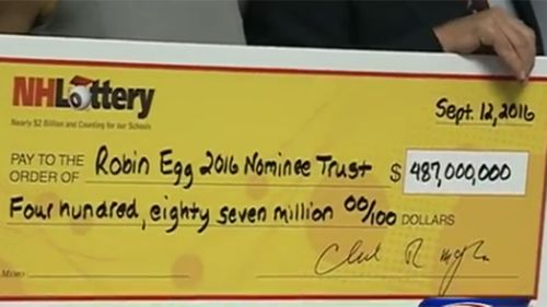 US couple wins $646m Powerball jackpot