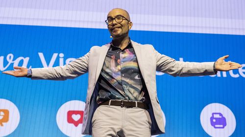 One of the billionaire bosses of one of ï»¿Australia's most successful start-ups says he'll give away half of his $7 billion fortune.The co-founder of software company Canva, Cameron Adams has signed up to tycoons Bill Gates, Melinda Gates and Warren Buffett's The Giving Pledge, along with his wife, Lisa Miller the AFR reports.ï»¿
