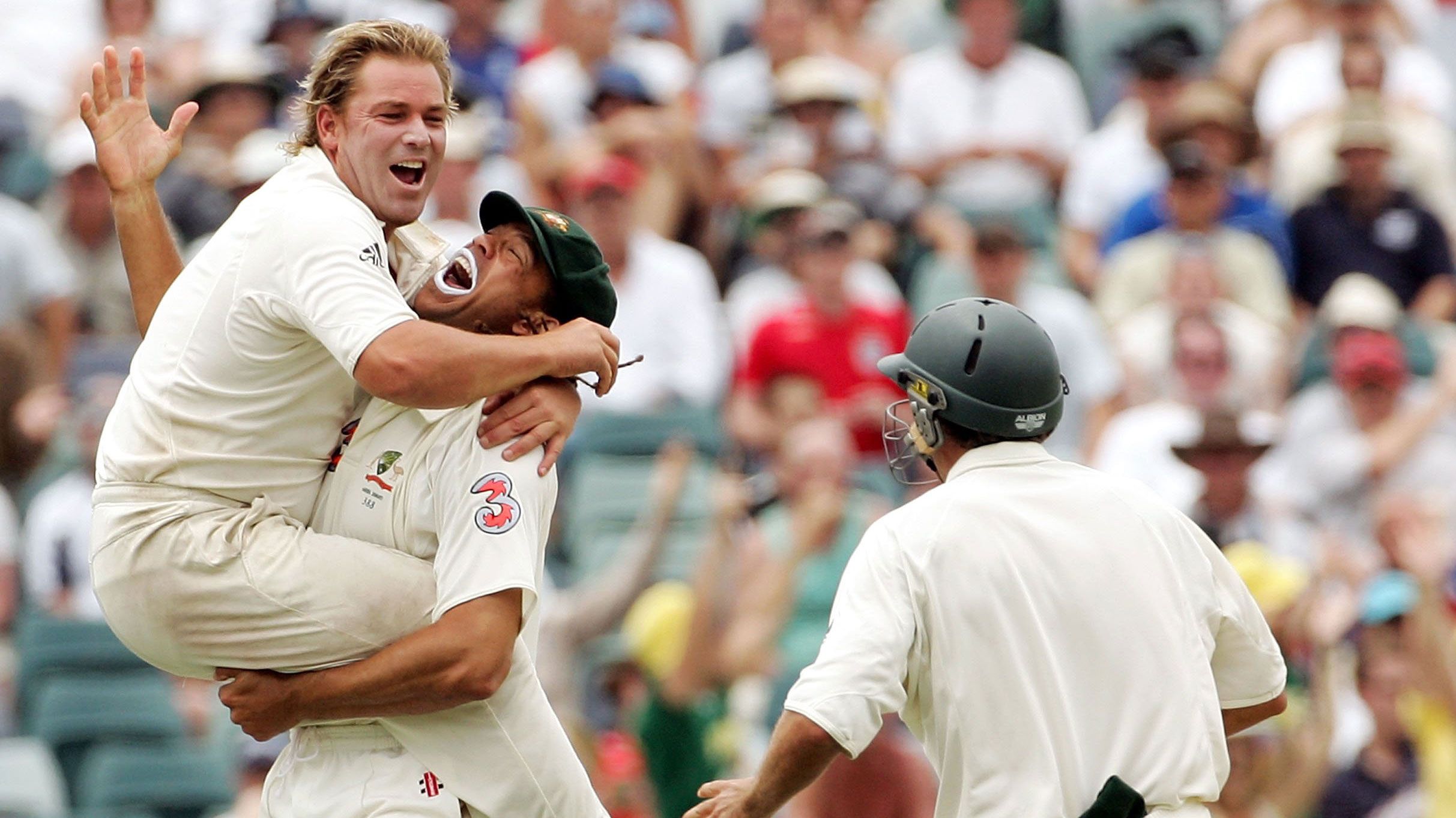 Shane Warne is embraced by Andrew Symonds after the dismissal of Monty Panesar during the Perth Test in the 2006/07 Ashes series.