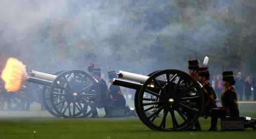 King's Troop Royal Horse Artillery and the Honourable Artillery Company fire a Royal Salute in Hyde Park to welcome the new prince. (EPA/AAP)